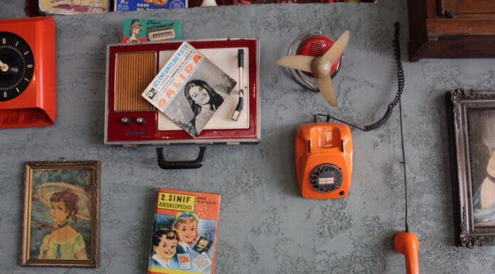 6 Things You Can Do with Your Old and Unused Items Things that are old and unused you have. Photo by melikeobscura via pexels