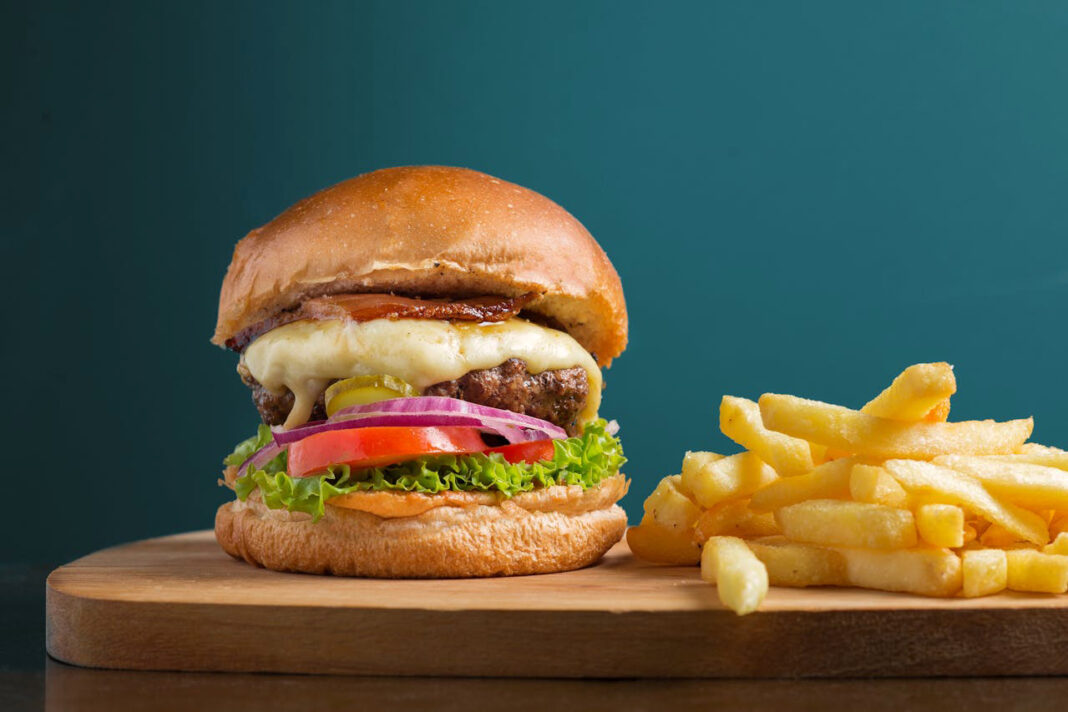 Fast Food restaurants. Photo by Daniel Reche via pexels