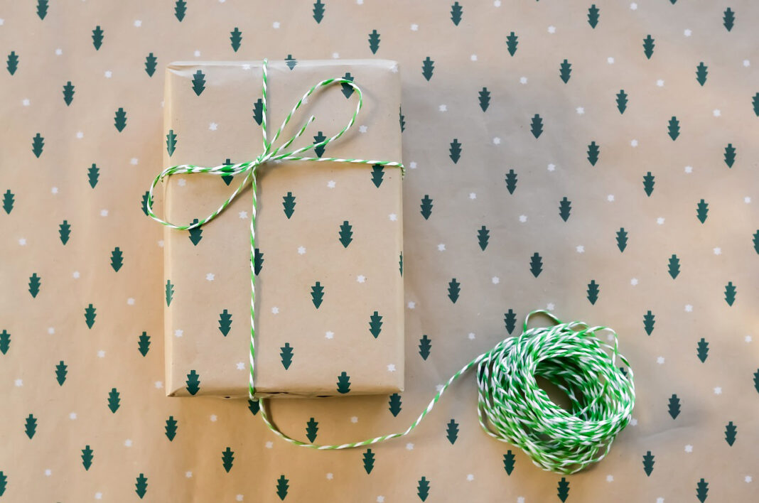 Gift Registry for the holidays. Photo by Djordje Verzilic from pixabay Gift Registry for the holidays. Photo by Djordje Verzilic from pixabay