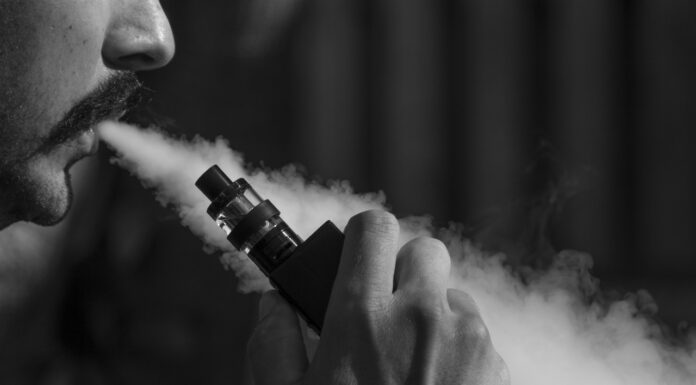 How to Transition from Smoking to Vaping Smoothly eliquid Vaping. Photo by Ethan Parsa from pixabay