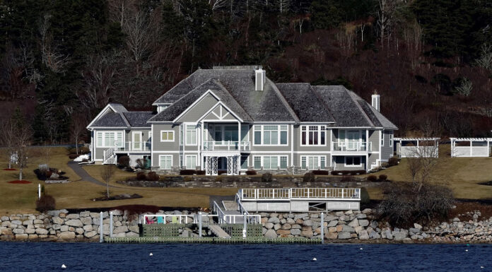 How Do You Design the Perfect Coastal Retreat Using Outdoor Furniture? Designing the perfect coastal retreat. Photo by Hans Toom auf pixabay