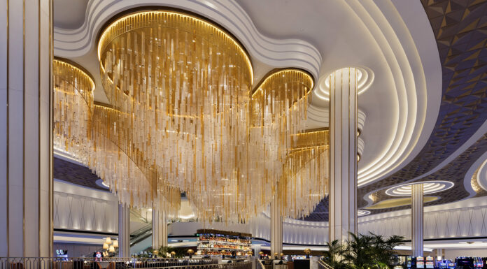 Two Fabulous Cocktails at The Fontainebleau Hotel Las Vegas Fontainebleau Las Vegas_Bleau Bar ©Connie Zhou