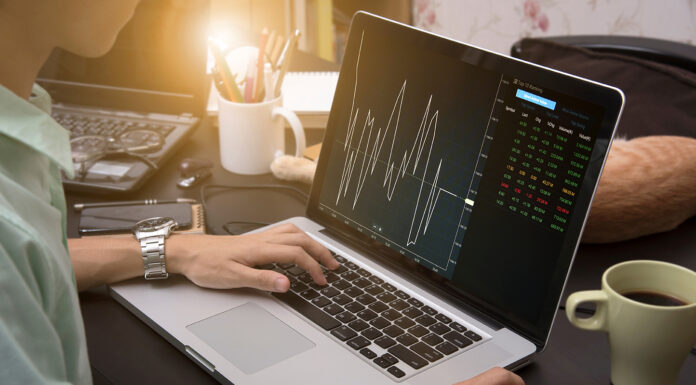 What to consider when starting Online Trading Online Trading. photo via adobe