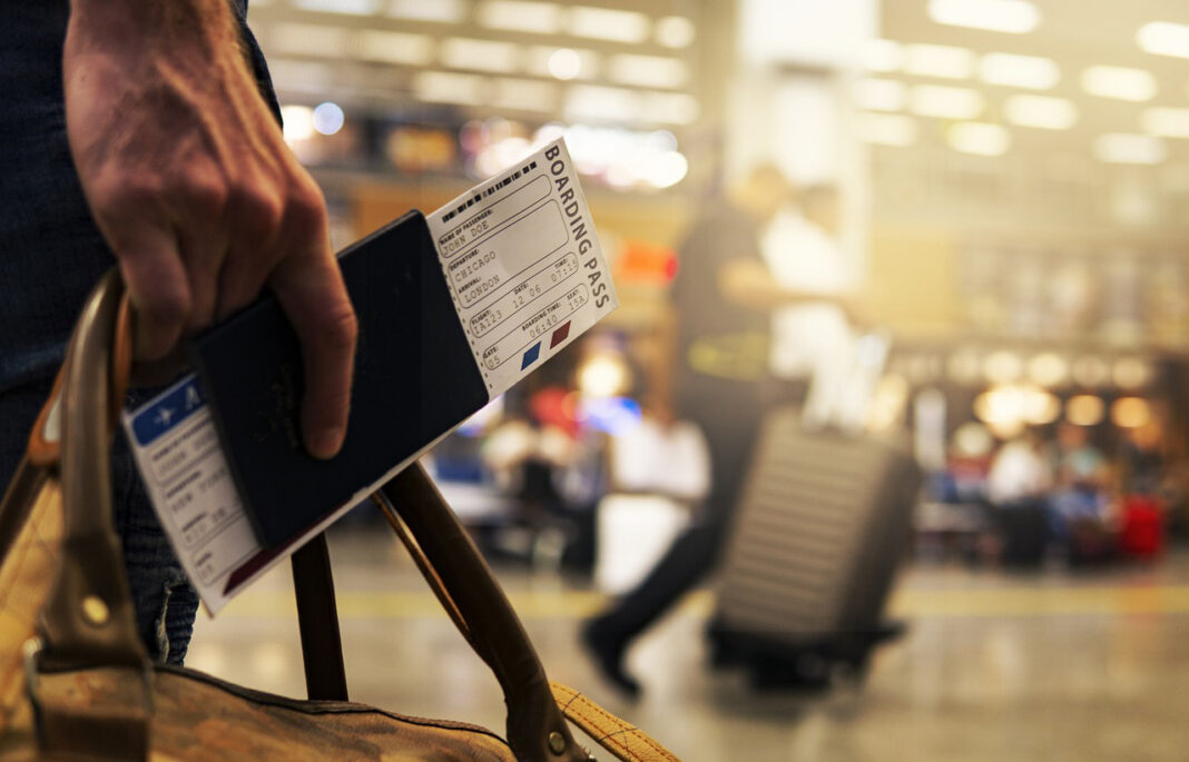 Airport Transfer Services. Photo by Joshua Woroniecki auf pixabay
