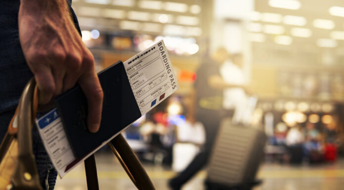 How to Choose the Right Airport Transfer Service for Your Needs Airport Transfer Services. Photo by Joshua Woroniecki auf pixabay