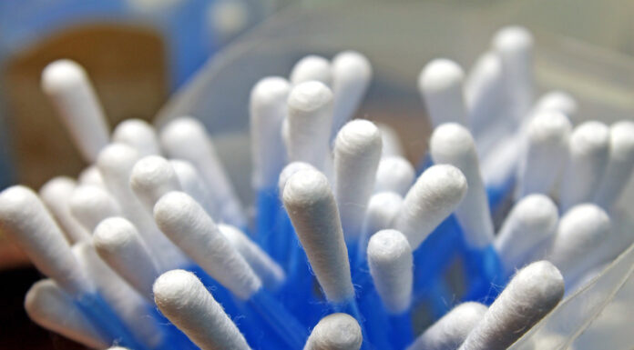 Reasons Why You Should Take Care of Your Ears Cotton swabs for ear care. Photo by Adriano Gadini auf pixabay