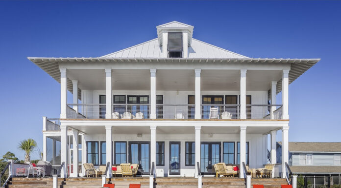 Navigating Legal Aspects of High-End Property Investments High-End Property Investments. Photo by GregoryButler auf pixabay