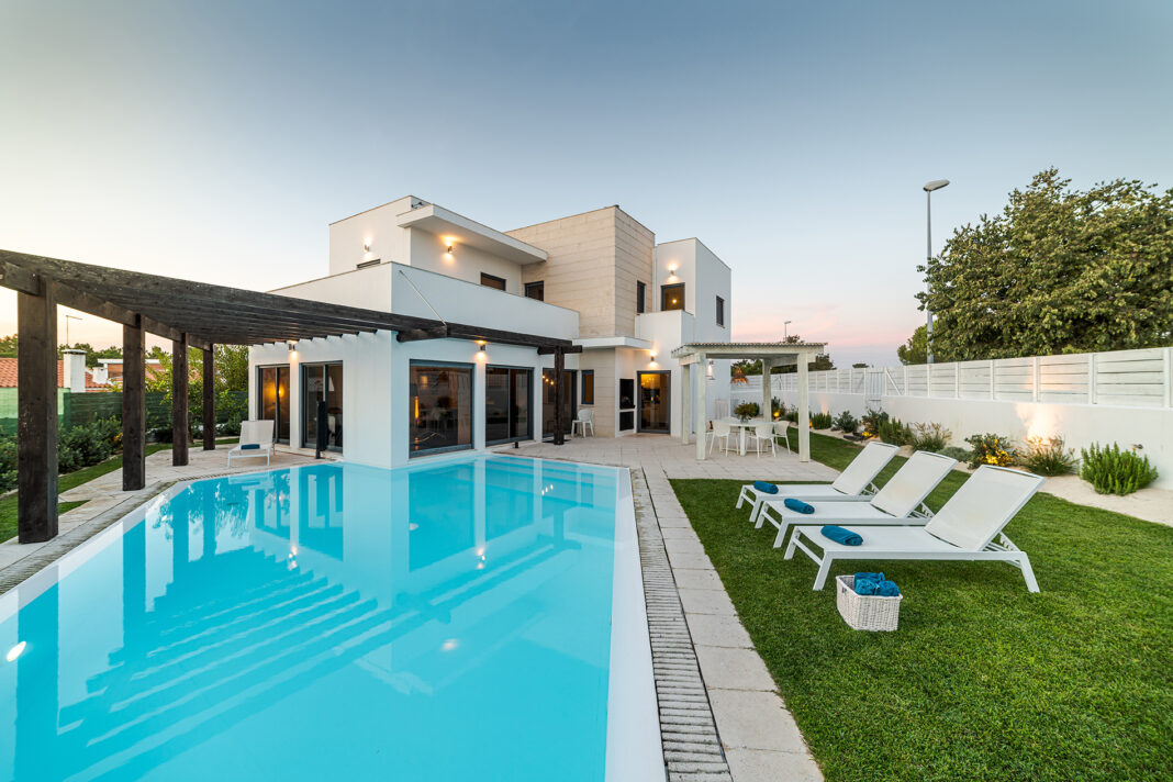 Luxury Home Pool. Photo by Luis Viegas via adobe