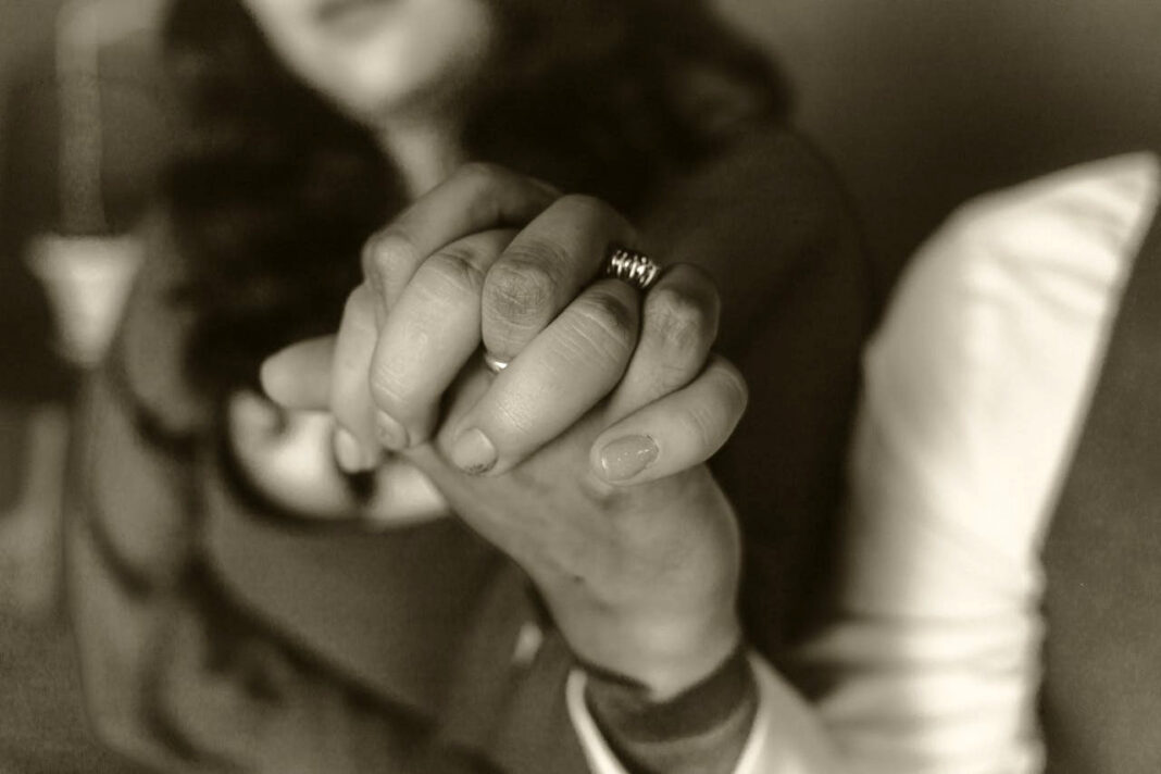 supporting your spouse through Alcohol recovery. Photo by Andrea Roman via pexels