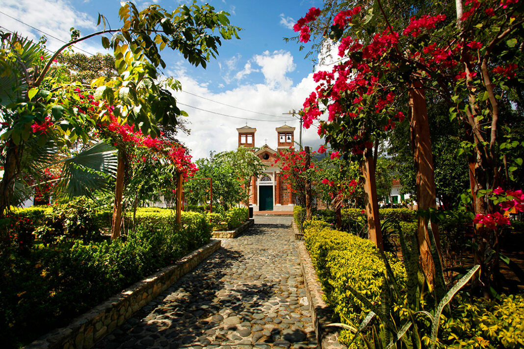 Beautiful Cottage Garden. Photo by Guillermo Ossa via adobe