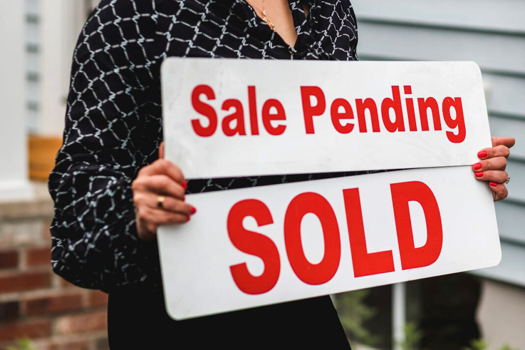 Cash Buyers. Photo by RDNE Stock project via pexel
