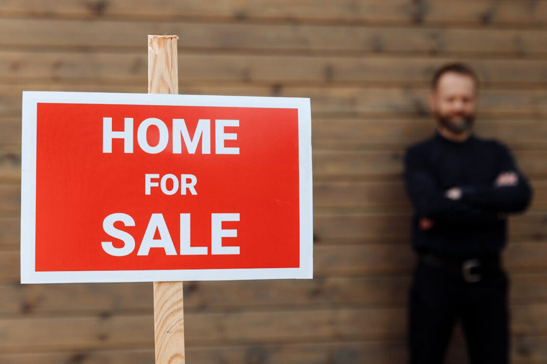 Cash Home Buyer Market. Photo by Thirdman via pexels