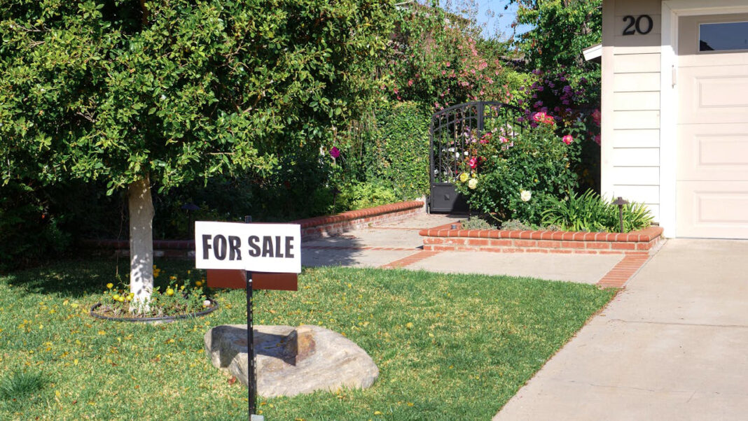Cash Home Buyer makes perfect sense. Photo by Kindel Media via pexels