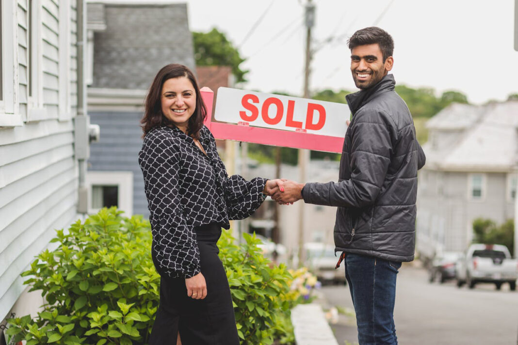 Tips for selling to home cash buyers. Photo by RDNE Stock project via pexel Tips for selling to home cash buyers. Photo by RDNE Stock project via pexel