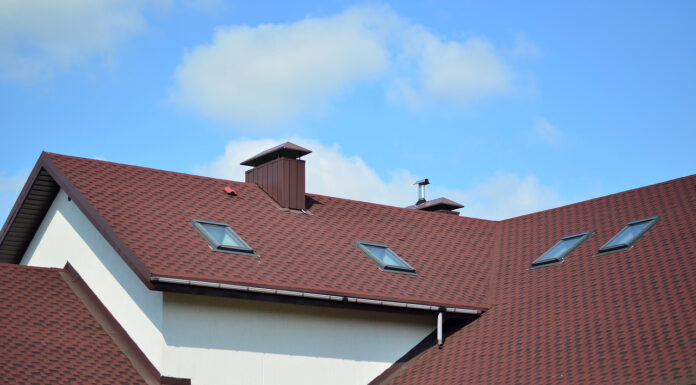 Top Roofing Trends for Upscale Homes: A Guide to Modern Luxury Roofing of a luxury home. Photo by Lizenzbedingunge zu... auf pixabay
