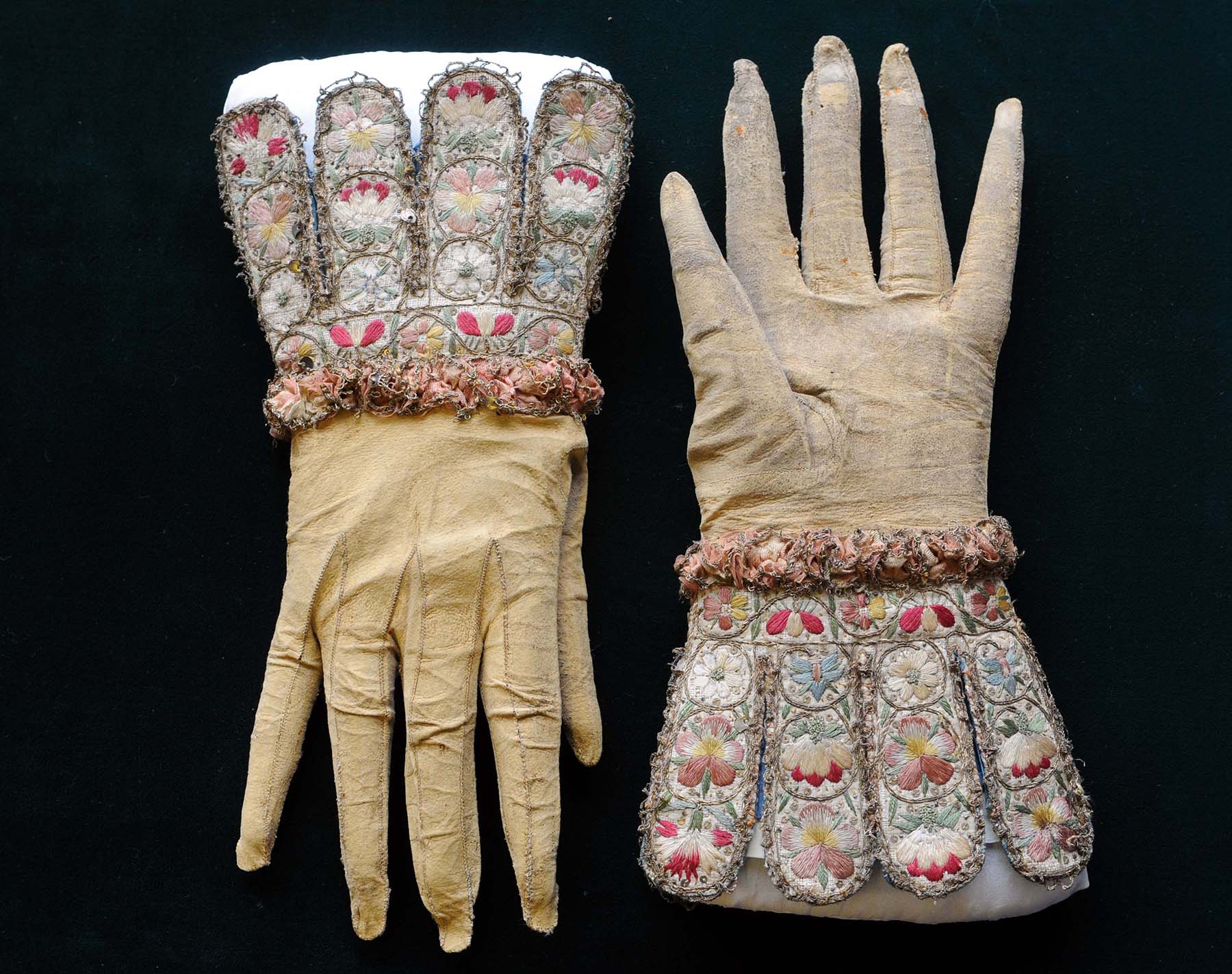 DENT'S GLOVE MUSEUM FEATURE.....A PAIR OF GLOVE'S OWNED AND WORN BY KING CHARLES I.....FILENAME:CK-GLOVES4....CLARE KENDALL..07971 477316
