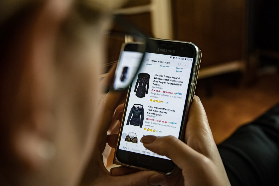 Online Retailer offering first-class services. Image by Hannes Edinger from Pixabay