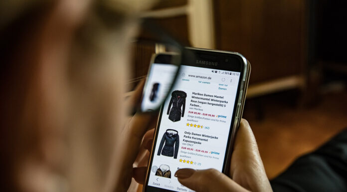 3 Ways Online Retailers Can Offer First-Class Service Online Retailer offering first-class services. Image by Hannes Edinger from Pixabay