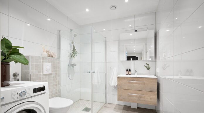 7 Essential Elements of an Elegant Bathroom beautiful and elegant bathroom. Photo by Anna Lisa from pixabay