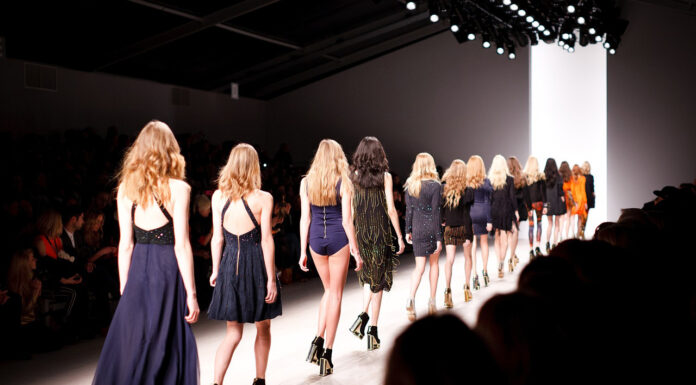 Top 10 Fashion Trends for Spring/Summer in 2025 Catwalk fashion trends. Image by Pexels from Pixabay