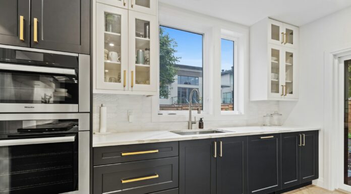 How do Naples-based contractors find the best kitchen cabinet solutions for their clients: Expert Strategies and Considerations Naples based Kitchen Cabinets. Photo by Point3D Commercial Imaging ltd via unsplash