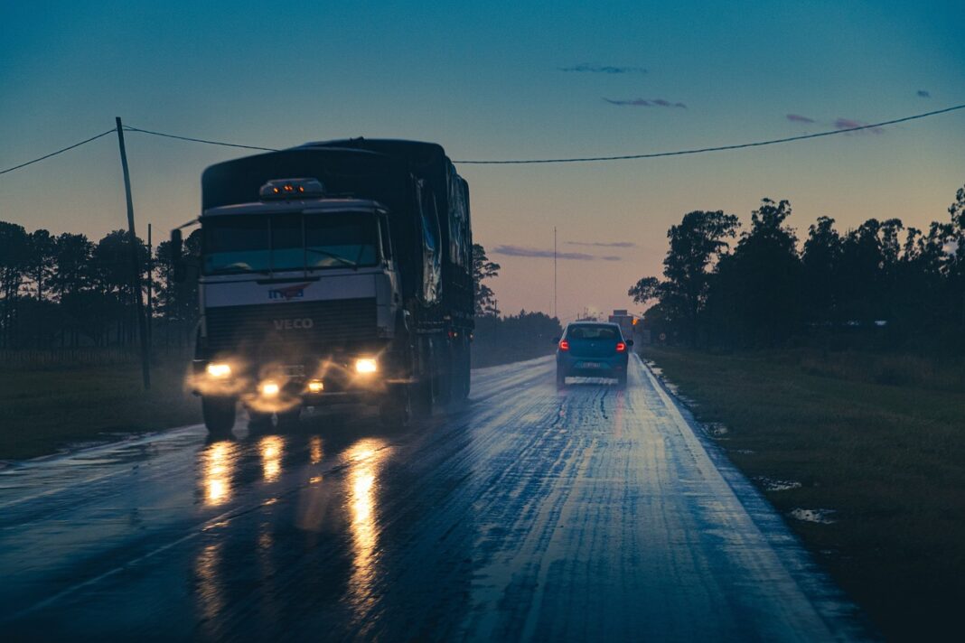 Drive safely around large trucks and commercial vehicles. Photo via pixabay