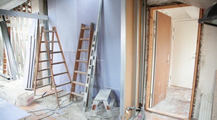 Locked Out, Leaking, Or Losing Power? What Not To Fix Alone House Repairs. What to do and not to do. Image via pexels by Reneterp