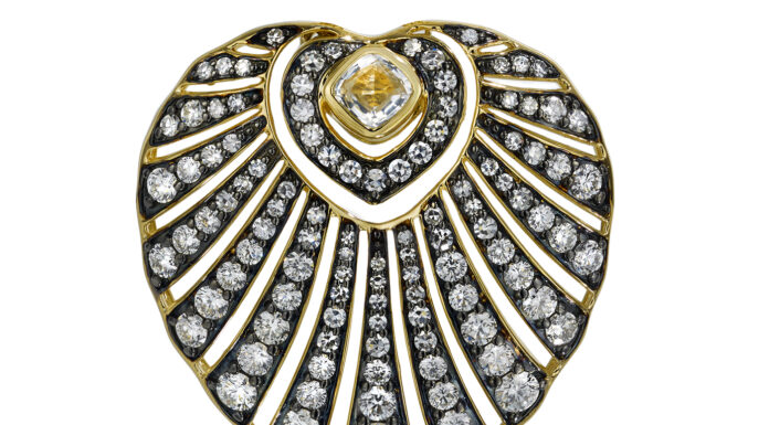 Stacked and Sculpted: By Pariah’s Quietly Bold Debut at Couture By Pariah 14k Yellow Gold Aurora White Diamond Pendant with White Sapphire Cushion Center $9,150 www.bypariah.com COUTURE