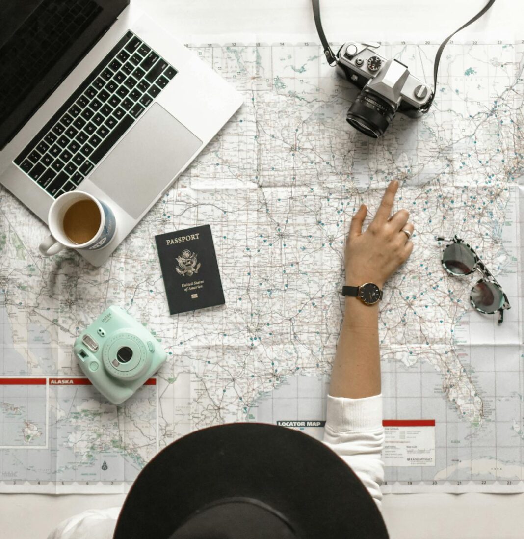 Important Things to remember when you go travel. Photo via pexels by Element