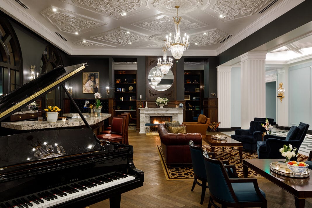 Adagio Lounge Night_Interior_ADAGIO