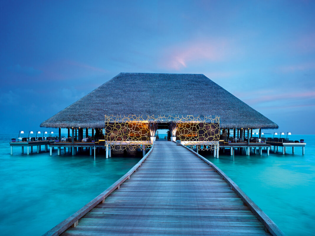 Velaa Private_Island_Aragu_Restaurant_Sunset