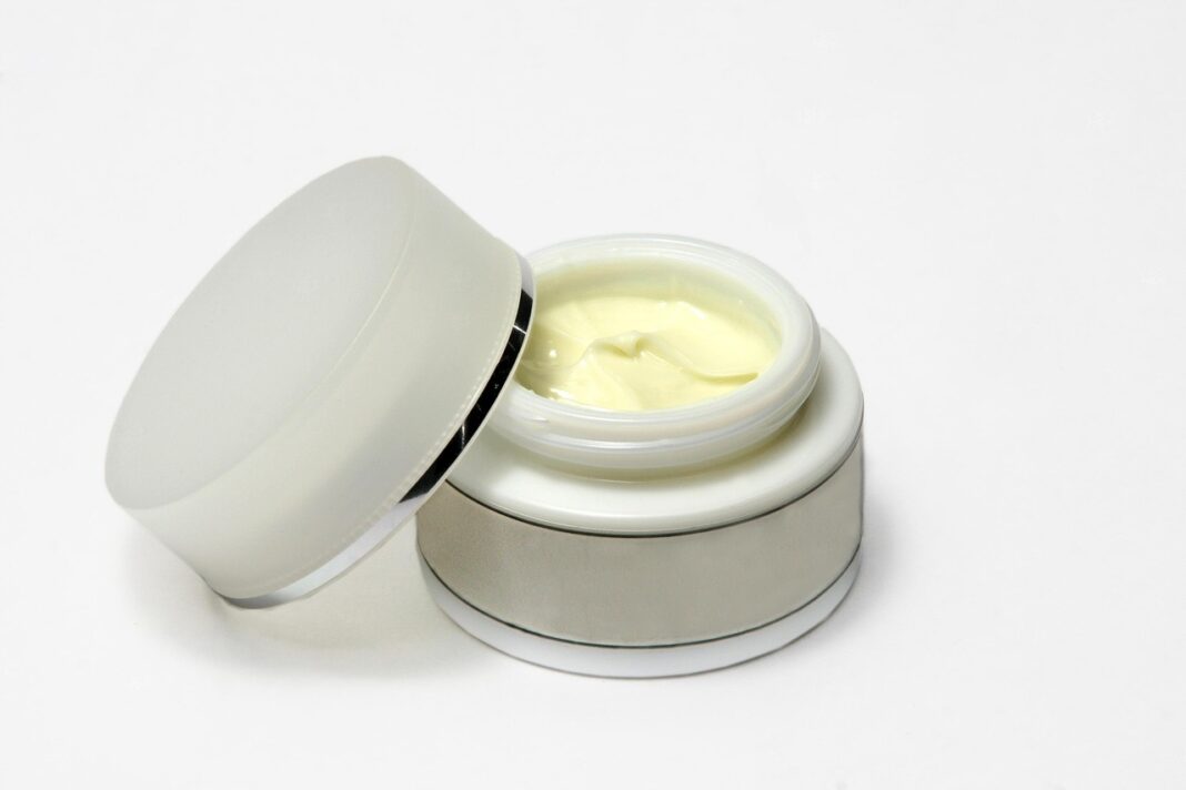 Cream for a healthy skin. Photo by Andreas from Pixabay