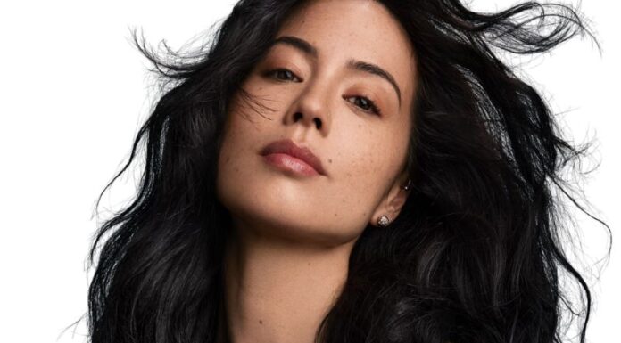 How to Get Mermaid Waves, According to a Stylist at Hershesons Hershesons Air Dry Spray. Photo courtesy of the brand