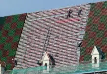 People working and keeping up the Roof of a building. Photo by Mircea Iancu from pixabay