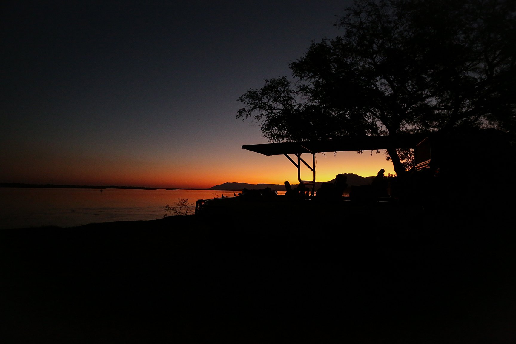 Sundowners on the banks of the river. Photo by Heléne Ramackers Sundowners on the banks of the river. Photo by Heléne Ramackers