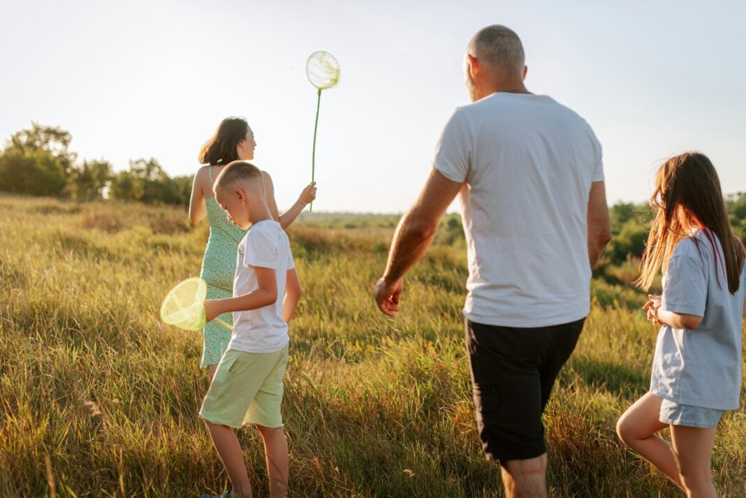Best Family Activity to spend time together. Photo by Kateryna Hliznitsova via unsplash