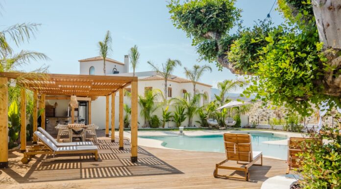 Upscale Backyard Design Trends for Elegant Outdoor Spaces