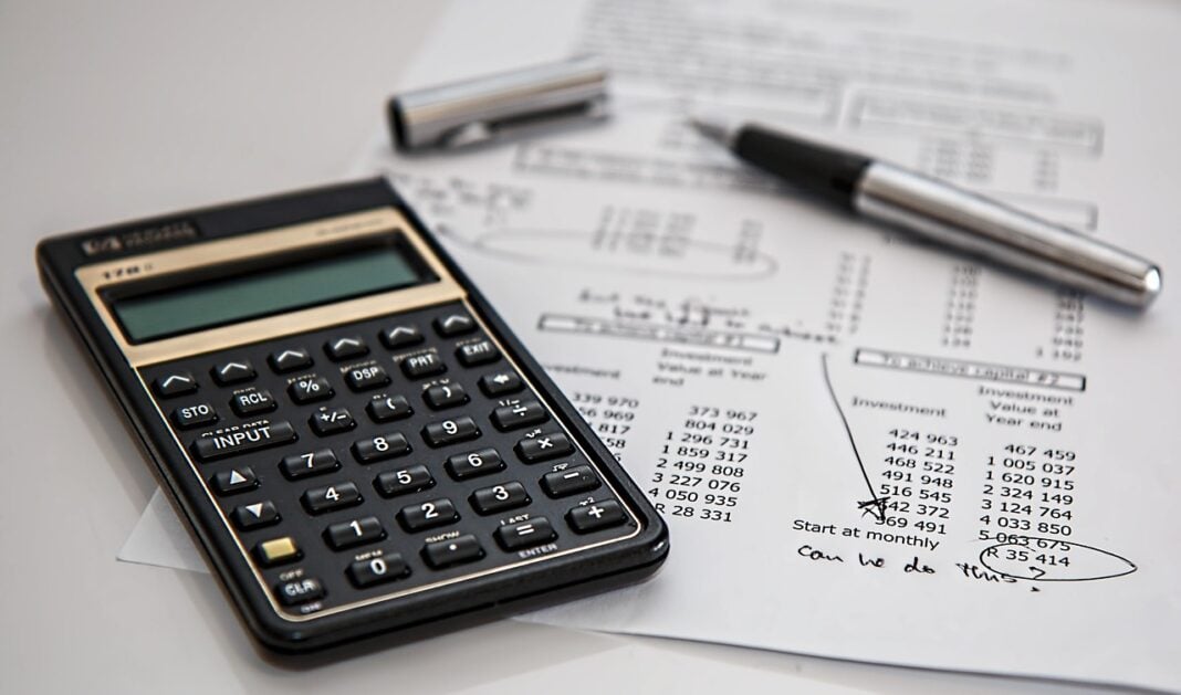 Investor making calculations for sports bettors. Photo Image by Steve Buissinne from Pixabay