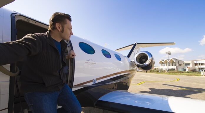 Tips and Tricks on Booking Last-Minute Private Travel Private Jet Travel anywhere in the world. Image by Vali Greceanu from pixabay