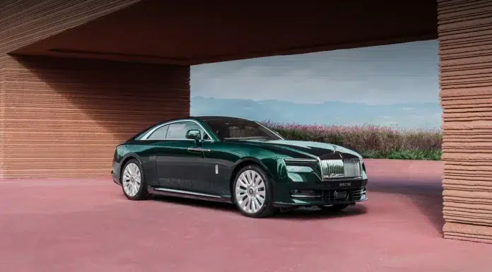 The Art of Speed: 2025’s Defining Automotive Creations Rolls-Royce Spectre 2025 — Rolls-Royce Spectre grand tourer in emerald green under modern architecture, showcasing electrified elegance.