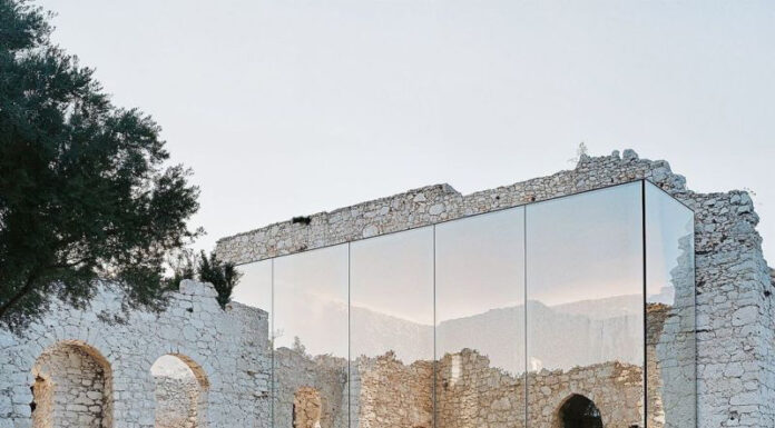 Designing the Impossible: Inside Matitectura’s Sculptural World A dialogue between history and futurism ancient ruins reframed with a mirrored pavilion and still reflecting pool.