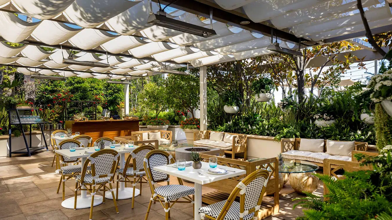 Four Seasons Hotels and Resorts La Ola Restaurant Four Seasons Hotels and Resorts La Ola Restaurant