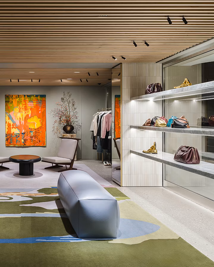 Loewe Montaigne Paris. Photo courtesy of Loewe Loewe Montaigne Paris. Photo courtesy of Loewe