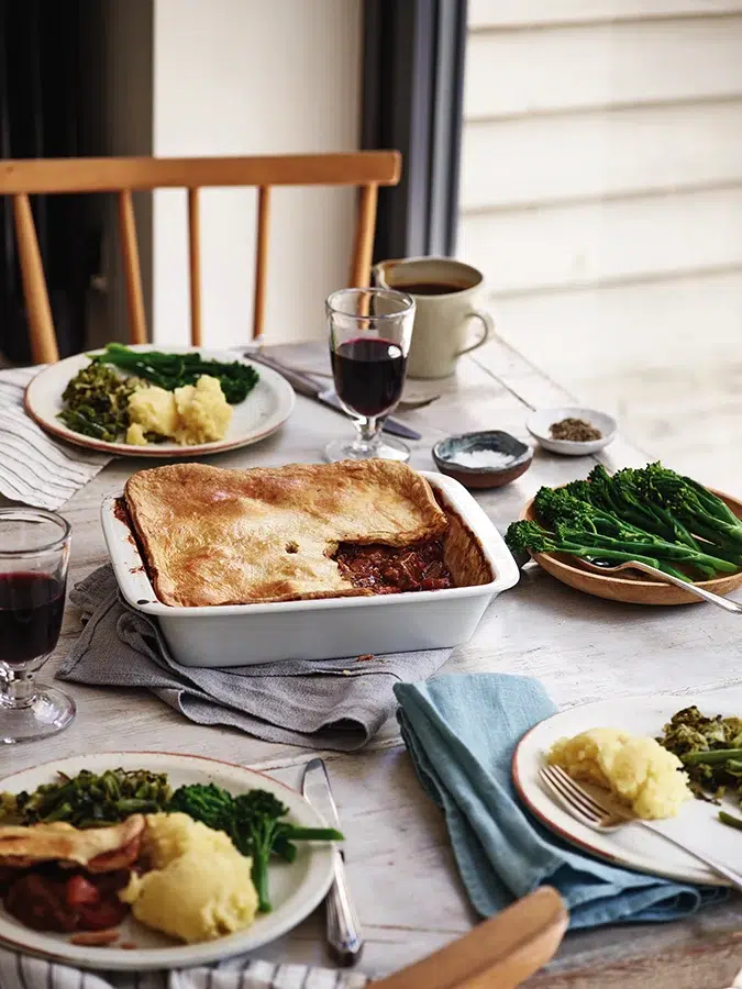 Recipe Cozy & Comforting Steak and Red Wine Pie Recipe Cozy & Comforting Steak and Red Wine Pie