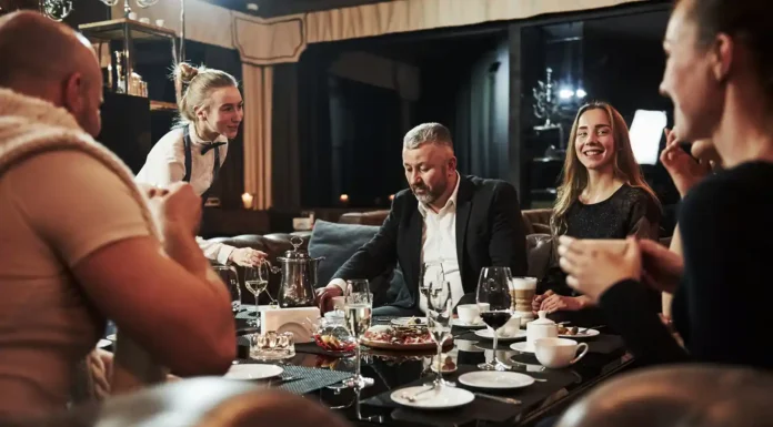 How Honest Restaurant Reviews Help You Avoid Dining Disasters dinner with friends at a restaurant with good reviews. Photo vecteezy-medium