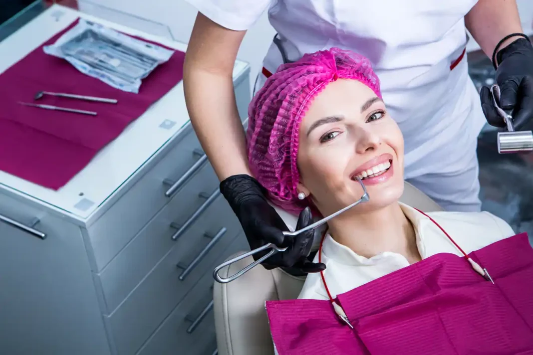 A dentist examining a patient's teeth. Photo vecteezy-medium A dentist examining a patient's teeth. Photo vecteezy-medium