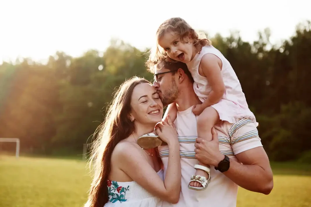 Happy Couple dating after 40 with a child. Vecteezy-medium Happy Couple dating after 40 with a child. Vecteezy-medium