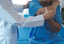 5 Things to Know Before Starting a Career in Physical Therapy physiotherapist-working-with-patient-in-clinic. Vecteezy-medium