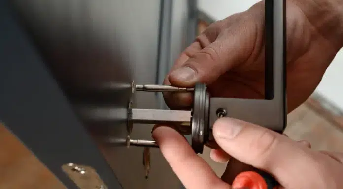 The Importance of 24/7 Locksmith Support for Unexpected Emergencies 24/7 Locksmith Support. Photo vecteezy-medium