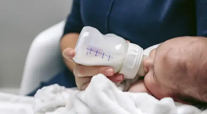 What Happens if You Don’t Warm Your Baby’s Bottle? Baby drinking milk in a baby bottle. Photo vecteezy-medium
